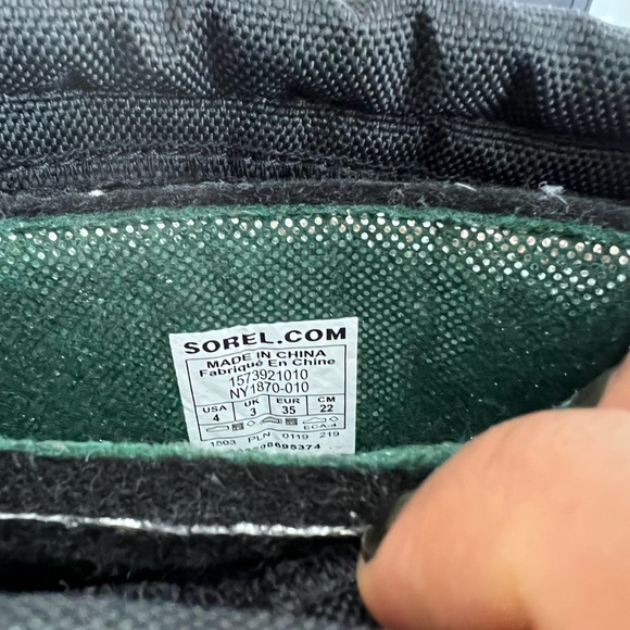 I am selling this boots coz is too Heavy for my son , never been worn, - Picture 5 of 6